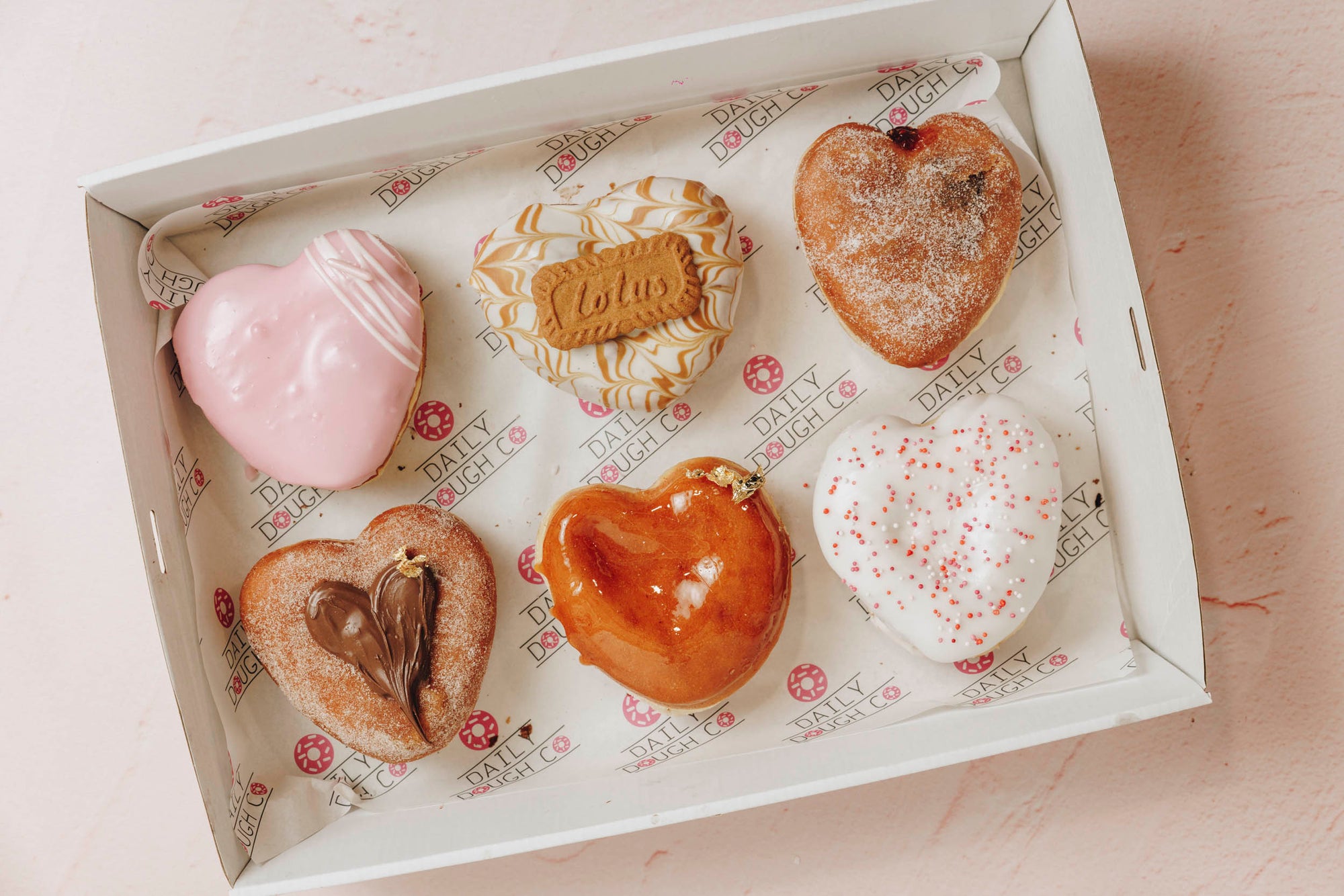 Deluxe Doughnut heart box