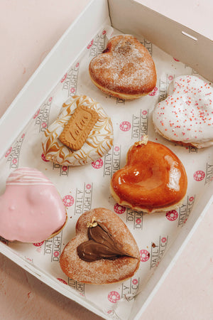 Deluxe Doughnut heart box